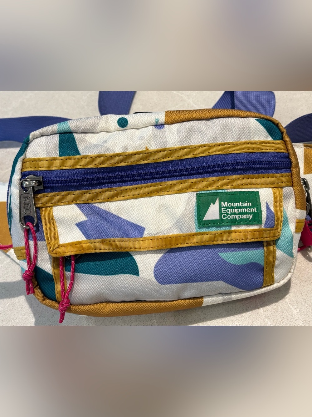 MEC Mountain Equipment Company Geometric Retro Hip Pack Fanny Bag Flaws - Picture 3 of 16